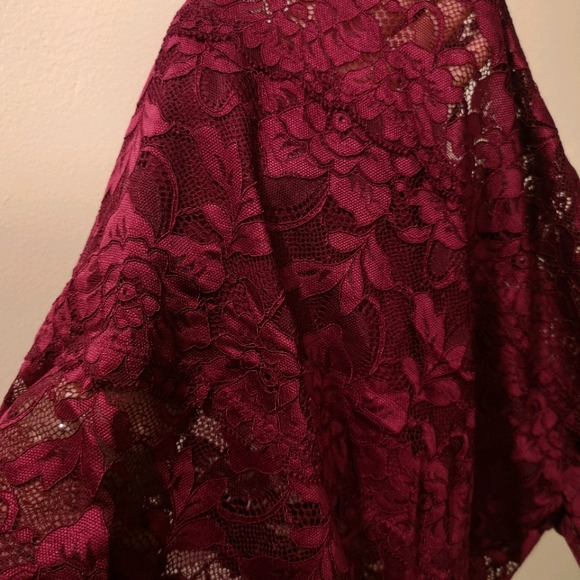 GUESS Floral Lace Top - Picture 3 of 5
